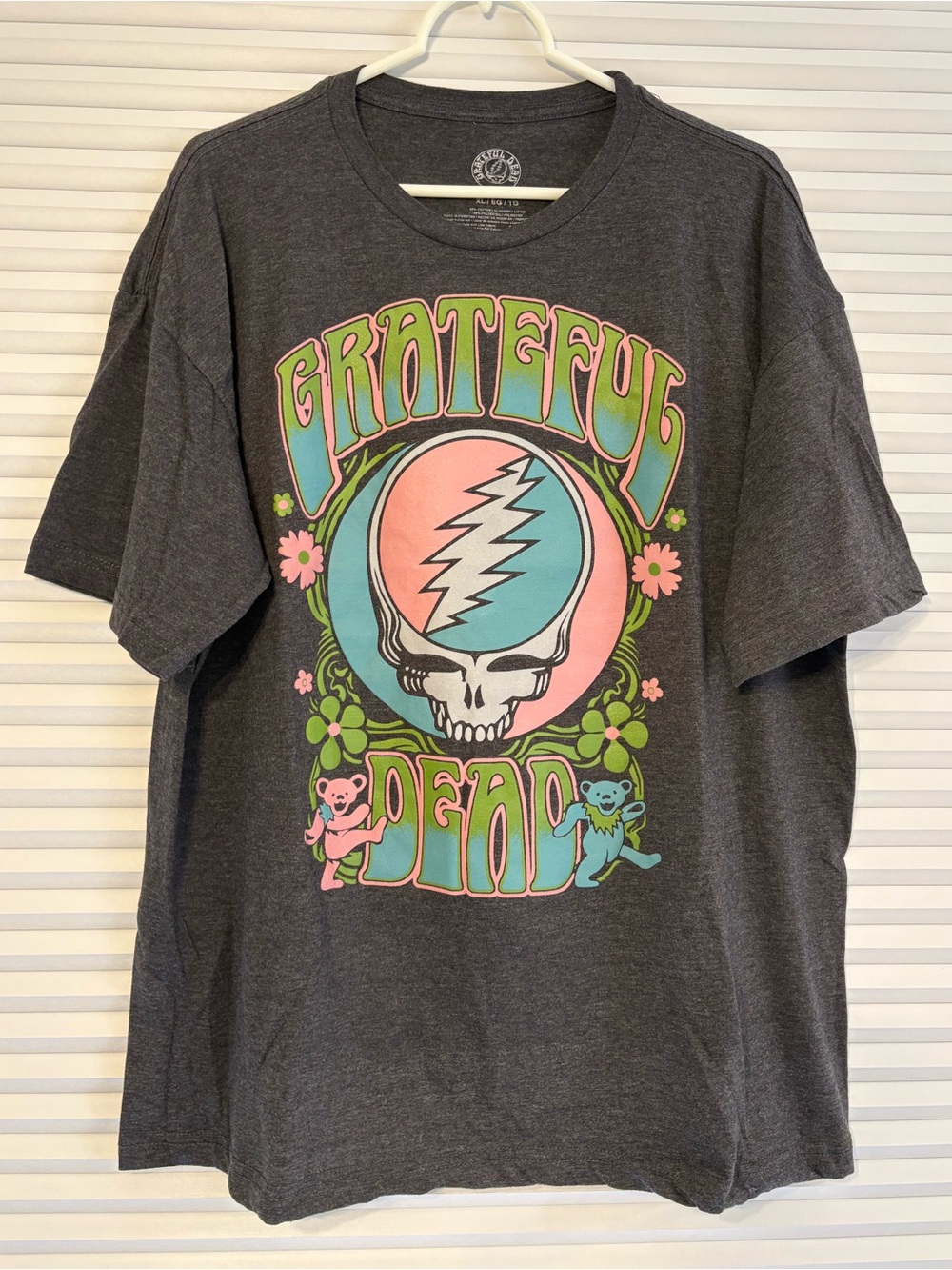Mens XL Grateful Dead Charcoal Tee with Pink and Blue Psychedelic Skull Graphic